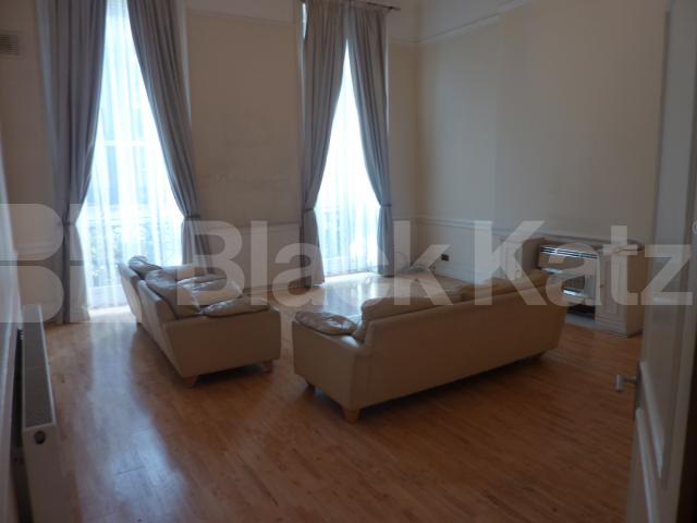 			MUST SEE!, 2 Bedroom, 1 bath, 1 reception Flat			 Devonshire Place, REGENTS PARK